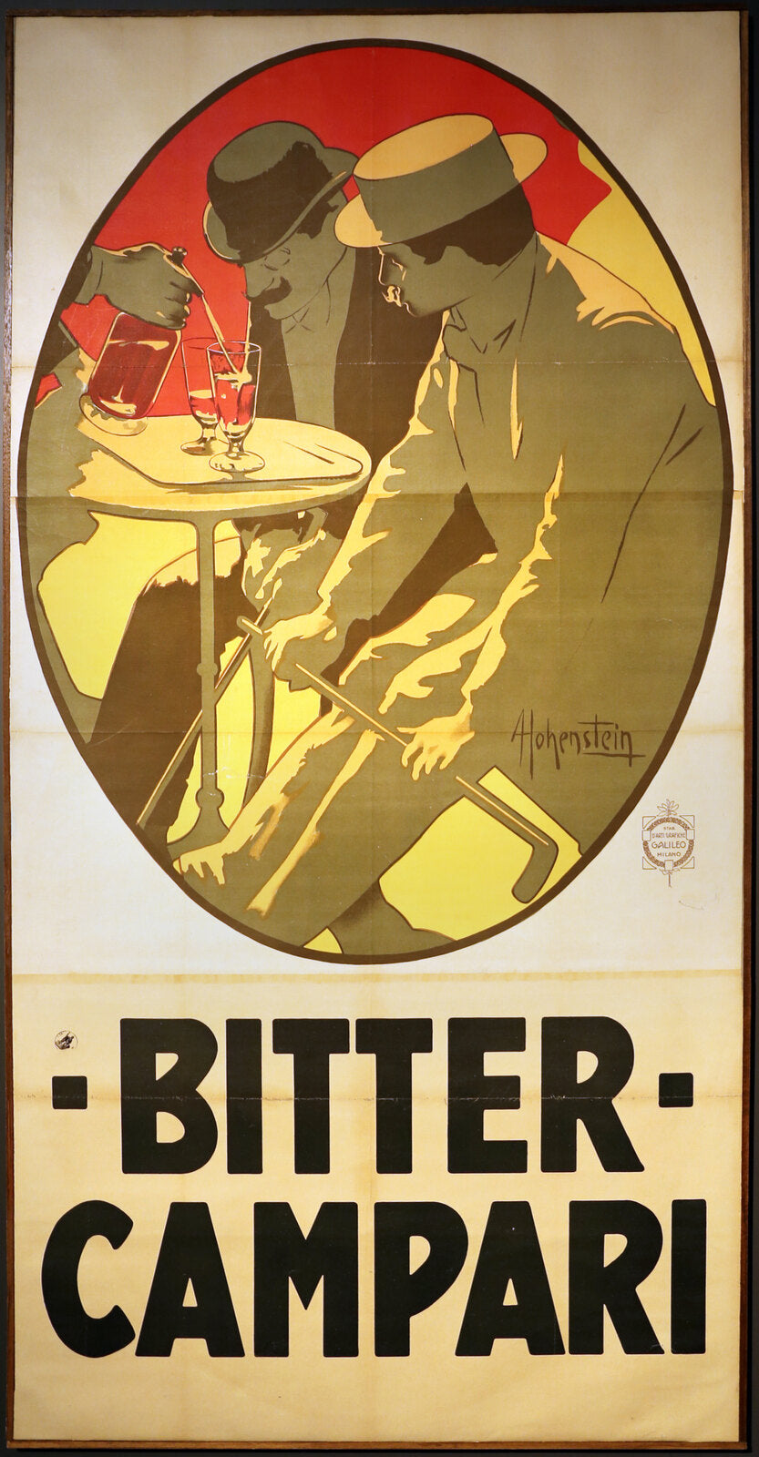 Cartaz de 1901: dois homens de chapéu numa mesa de café, sob as letras Bitter Campari.